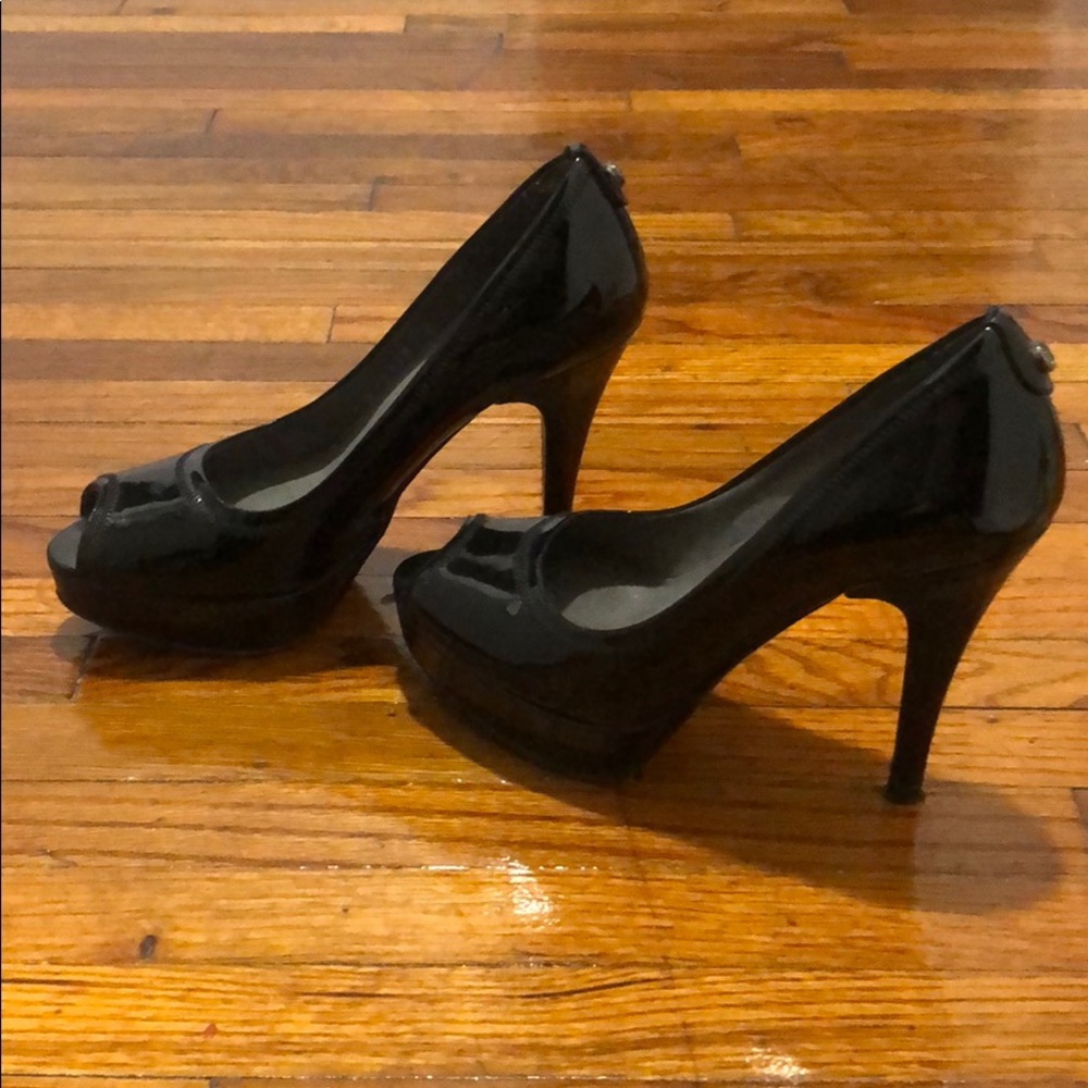 Peep toe heel